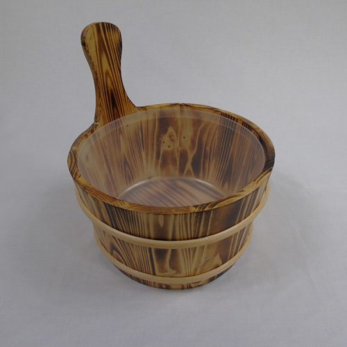 Saune emmer met houtvlammen